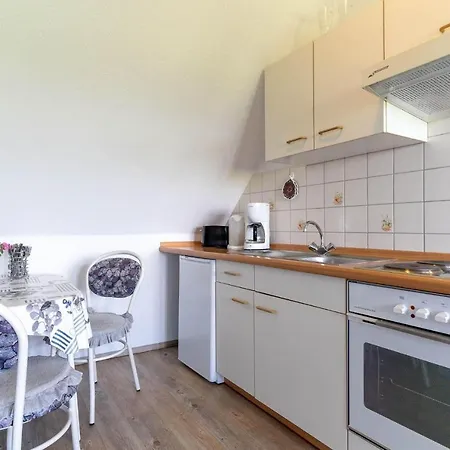 Bi-uns-to-hus * Toenning