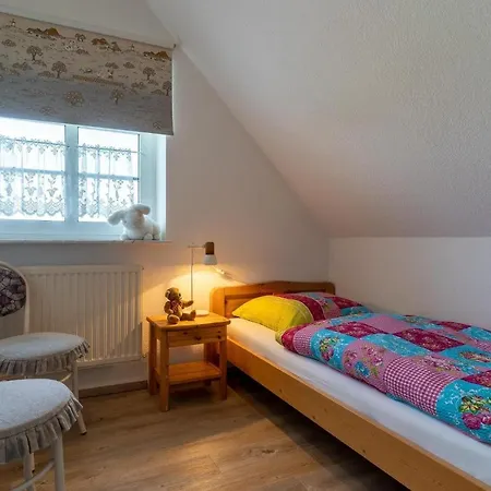 Bi-uns-to-hus Toenning